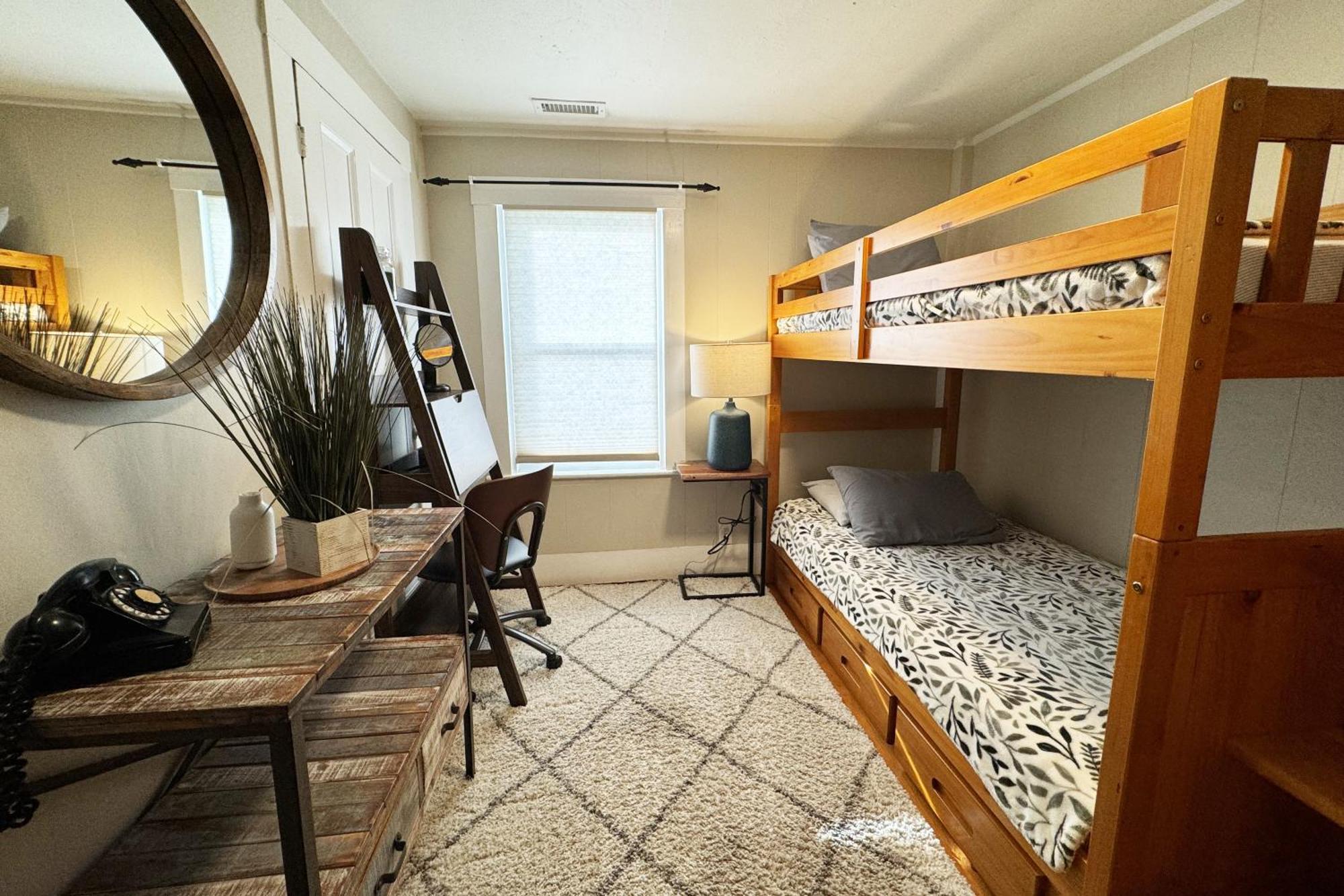 Large, Comfortable & Conveniently Located Home Danvers Exterior photo