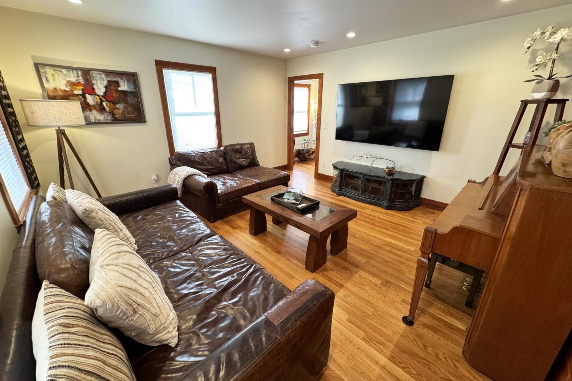 Large, Comfortable & Conveniently Located Home Danvers Exterior photo