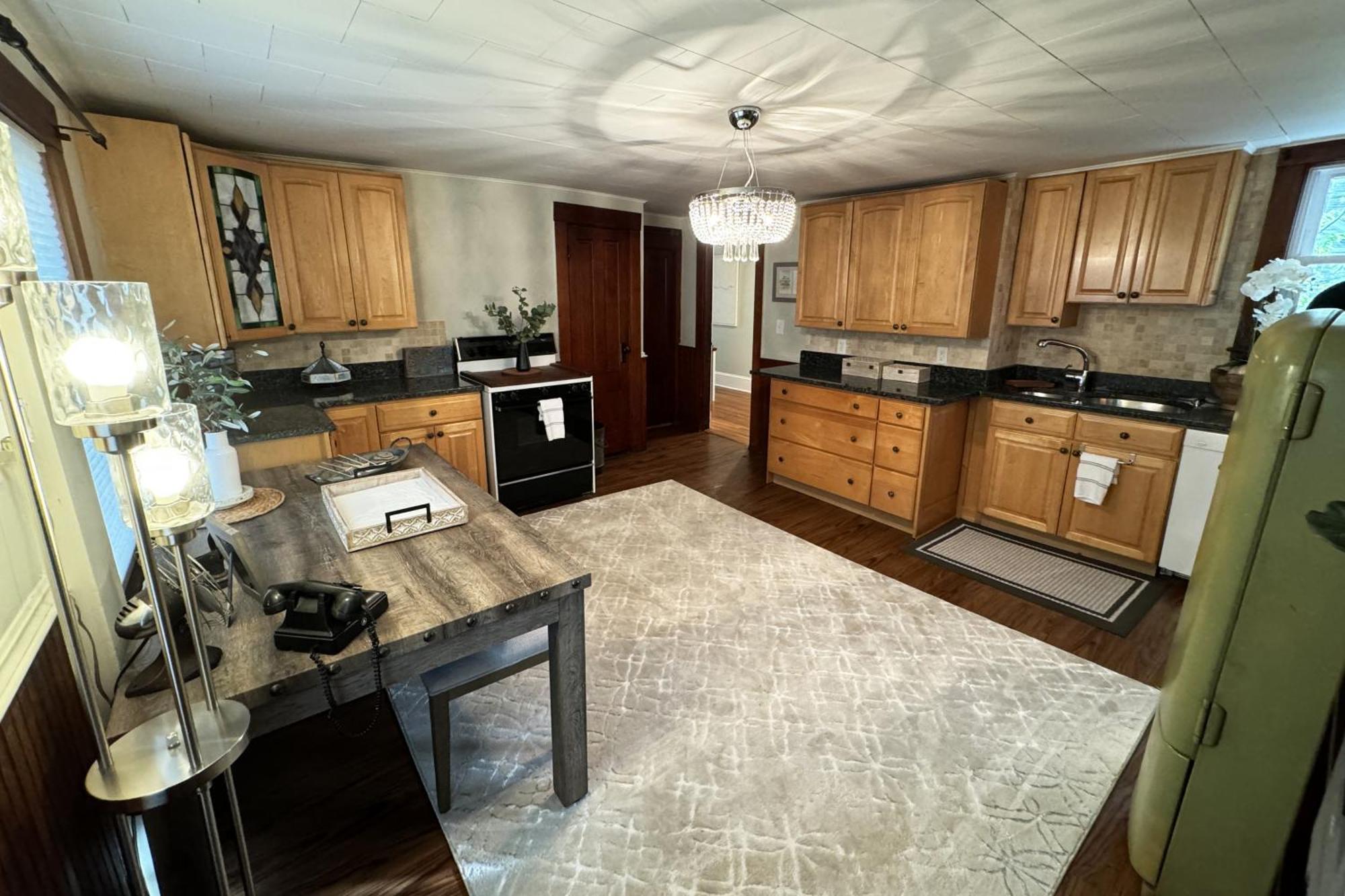 Large, Comfortable & Conveniently Located Home Danvers Exterior photo